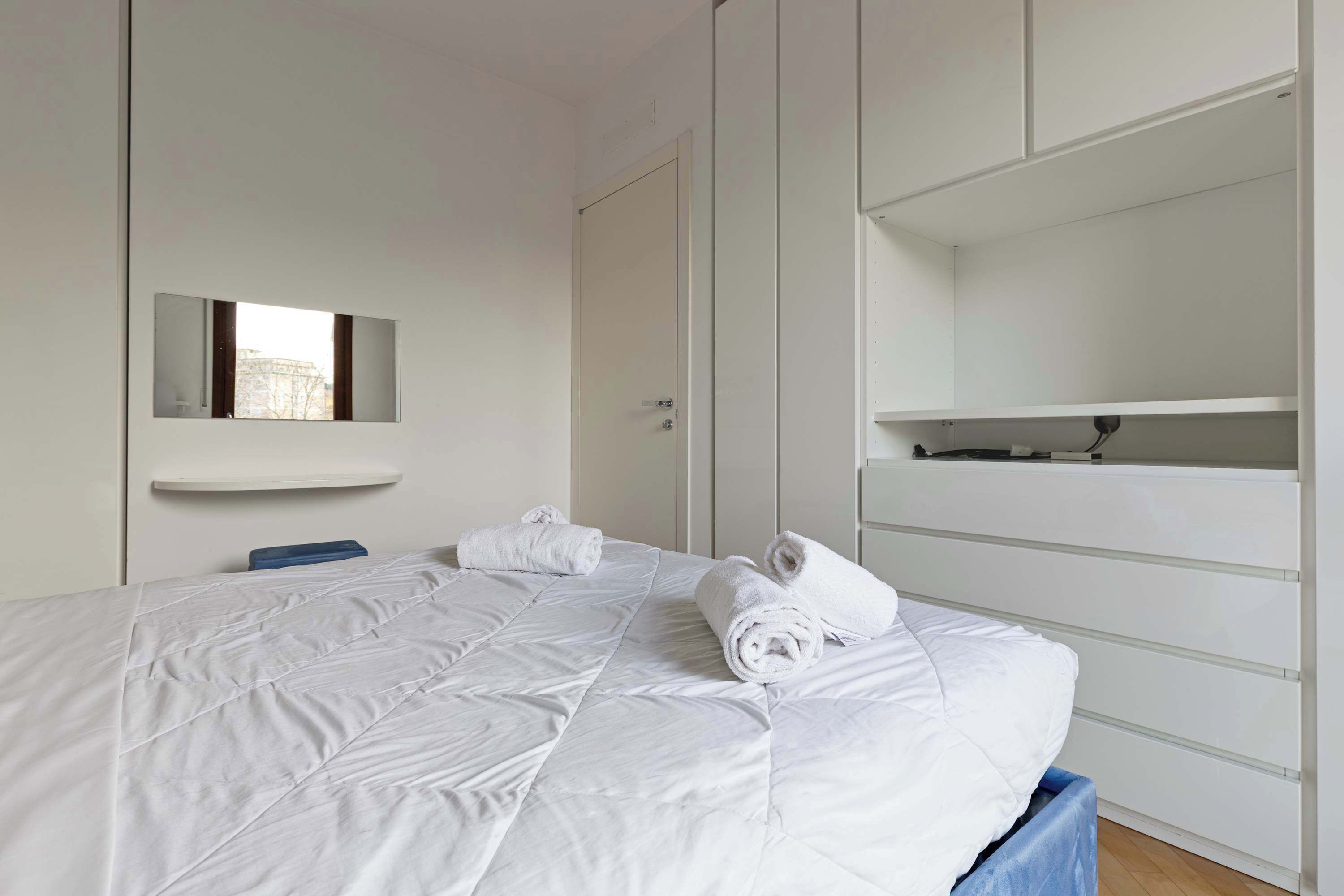 1 Schlafzimmer, Schreibtisch, Bügeleisen/Bügelbrett, Reisekinderbett