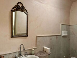 Bathroom - Bed&Art - Immobili e Soluzioni Rent (Bergamo)