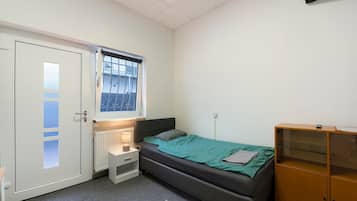 Skrivbord, wi-fi och sängkläder