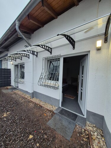 Chambre confortable pour 2 personnes avec cuisine près de la Saar/A8