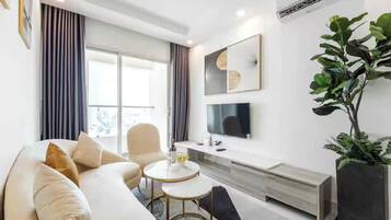 Presidential Suite, 2 Bedrooms, Club Lounge Access, City View | Egyptian cotton sheets, premium bedding, down comforters