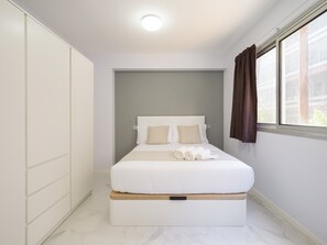 Asuntovaunu | 1 makuuhuone, silitysrauta/-lauta