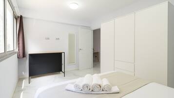1 chambre, fer et planche Ă repasser