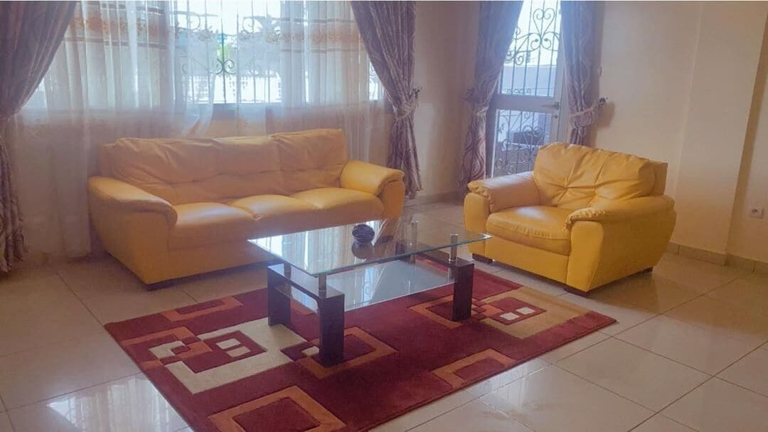 Appartement Deluxe, balcon, vue ville | Salle de séjour | Télévision à écran plat de 40 pouces avec chaînes par satellite