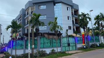 Mặt tiền nơi lưu trú