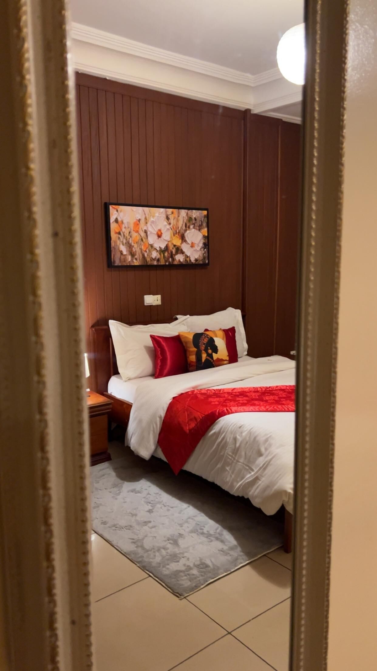 Decoración personalizada, muebles diferentes y escritorio 