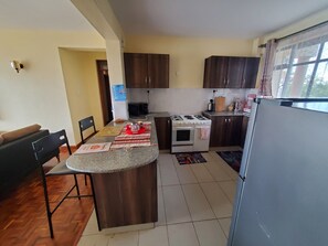 Private kitchen - Charming apartment in Nanyuki perfect for your getaway (Nanyuki)
