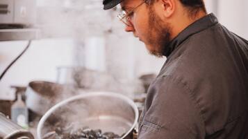 Quarto casal | Cofres nos quartos, cortinas blackout, quartos à prova de som