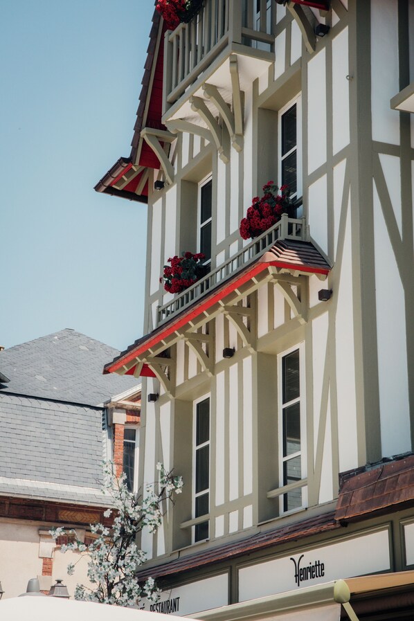 Front of property - VILLA HENRIETTE (Cabourg)