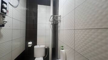 Deluxe Double Room | Bathroom