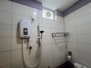 Triple Room | Bathroom - OYO 91259 Hai Thien Motel (Kuala Perlis)