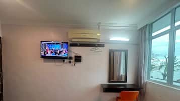 Deluxe Double Room | Meja, Wi-fi percuma, cadar katil