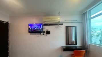 Deluxe Double Room | Desk, free WiFi, bed sheets