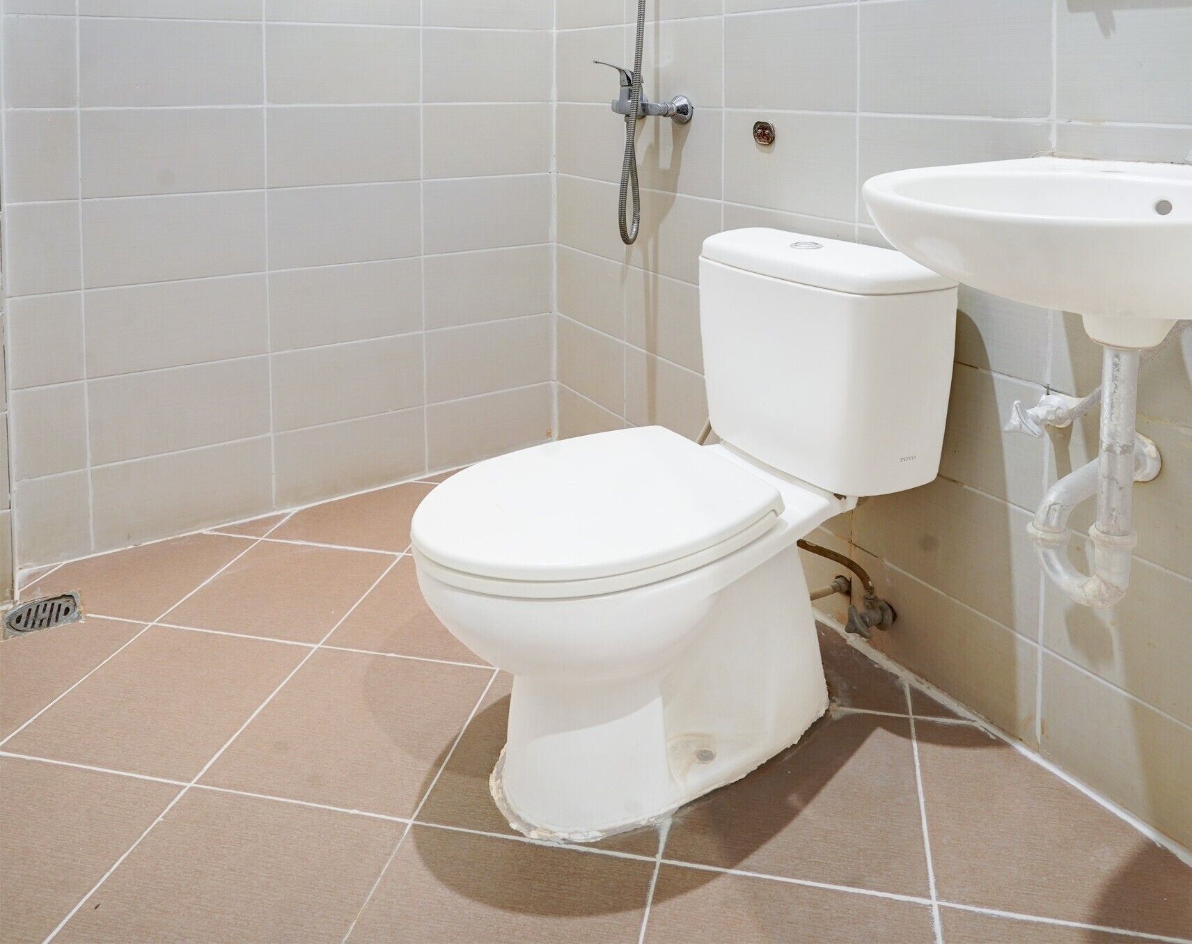 Shower, towels, soap, shampoo