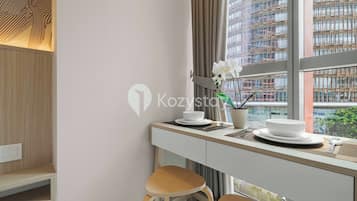 Apartment, 1 Bedroom, City View | Dining room