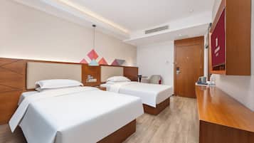 Standaard Twin kamer, schoonmaakservice, uitzicht op stad | Een laptopwerkplek, gratis wifi, beddengoed