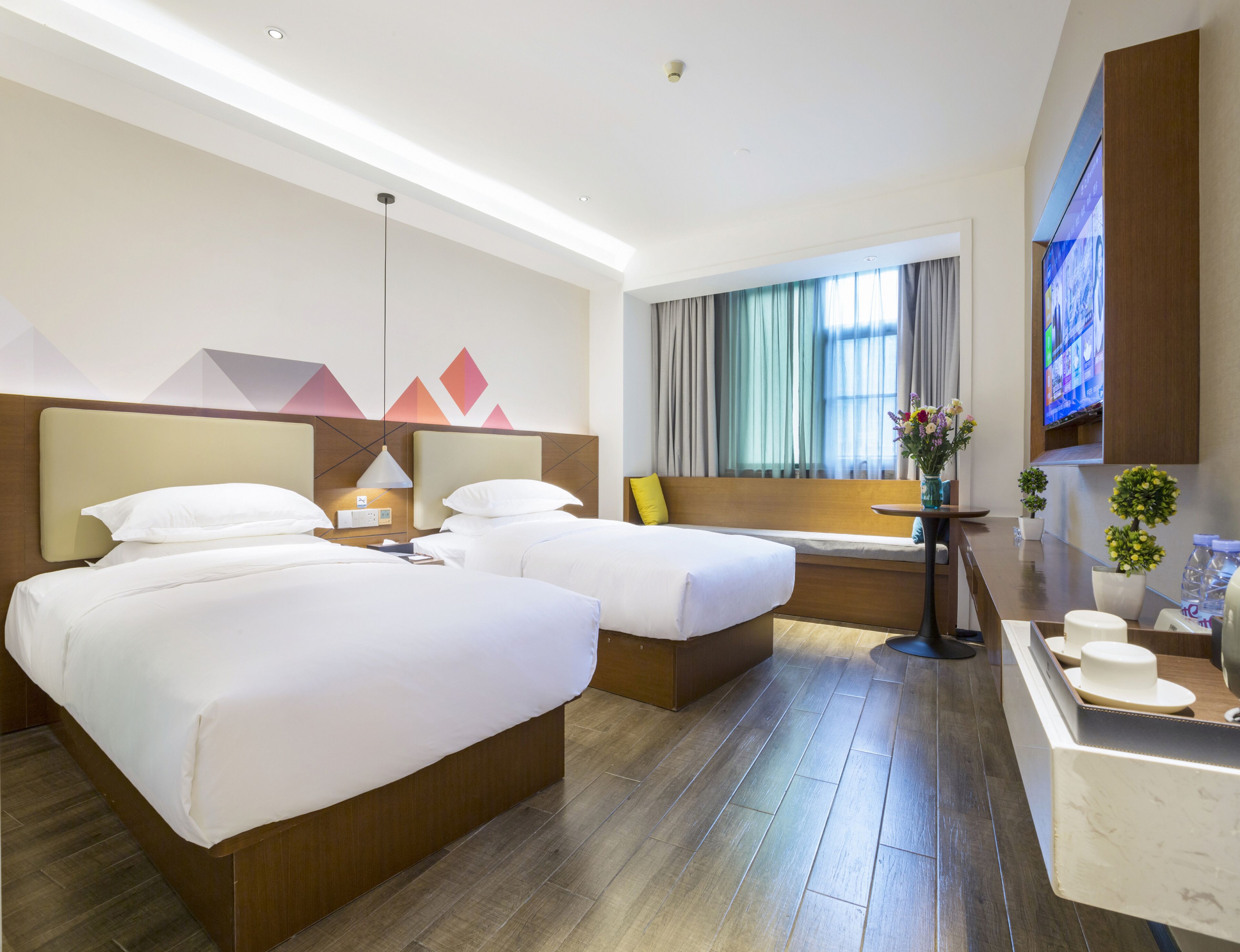 Espacio para trabajar con laptop, wifi gratis y ropa de cama 