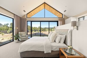 Bureau, fer et planche à repasser, Wi-Fi gratuit, draps fournis