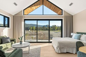 Desk, iron/ironing board, free WiFi, bed sheets - Chris' II - Designer Masterpiece in Kangaroo Valley (Kangaroo Valley)