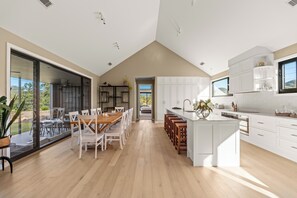 Dining - Chris' II - Designer Masterpiece in Kangaroo Valley (Kangaroo Valley)