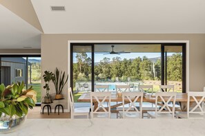 Dining - Chris' II - Designer Masterpiece in Kangaroo Valley (Kangaroo Valley)