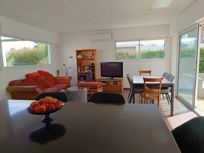 TV - St Cyprien superb 4-bedroom villa with swimming pool (Saint-Cyprien)