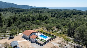 A house with a swimming pool, surrounded by a forested landscape and a view of the sea. - Villa Antea by Villas Guide (Vela Luka)