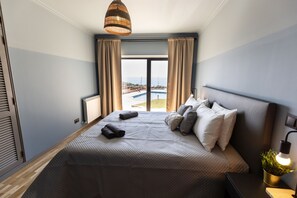 6 bedrooms, iron/ironing board, free WiFi, bed sheets - The Ocean- Beach front villa with amazing sunsets (Carvoeira)