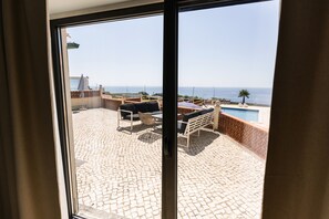 Interior - The Ocean- Beach front villa with amazing sunsets (Carvoeira)