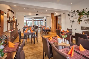 Daily continental breakfast for a fee - Luna Inn (Stuttgart)