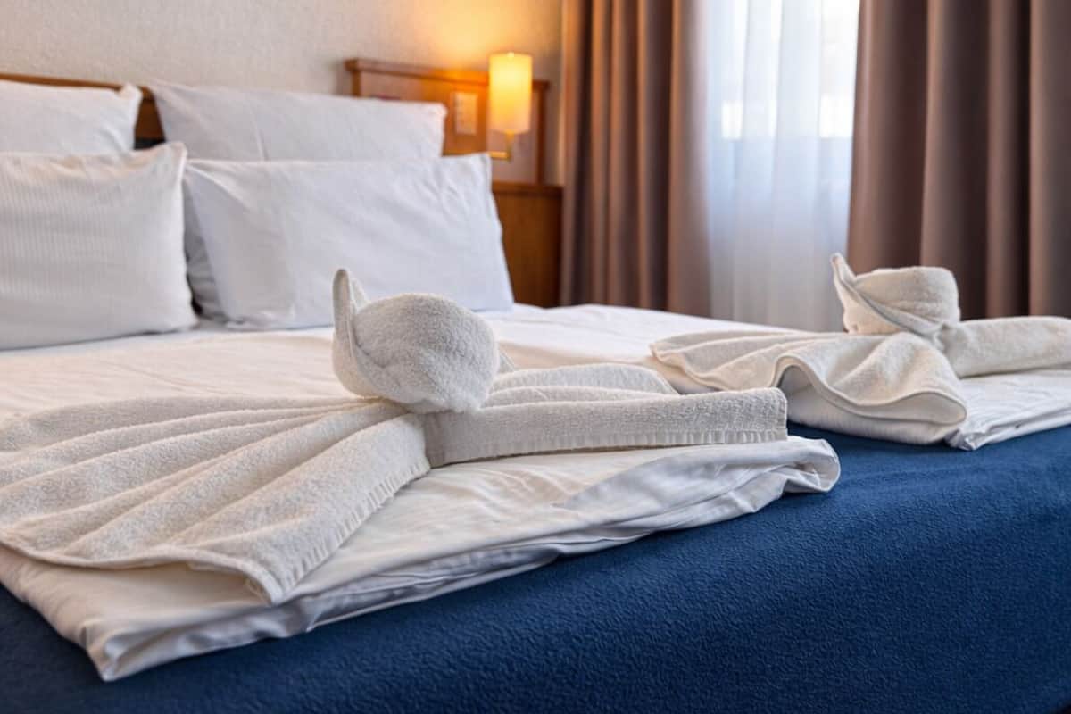 Hypo-allergenic bedding, in-room safe, desk, laptop workspace