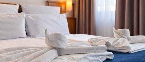 Hypo-allergenic bedding, in-room safe, desk, laptop workspace