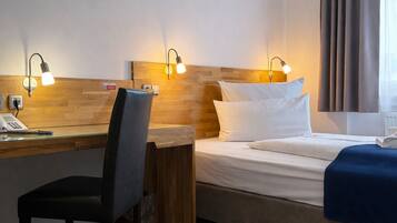 Double Room, City View | Hypo-allergenic bedding, in-room safe, desk, laptop workspace