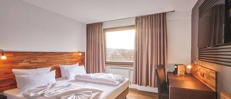 Hypo-allergenic bedding, in-room safe, desk, laptop workspace