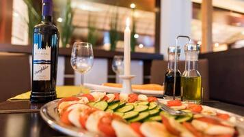 Daily continental breakfast (EUR 16.90 per person)