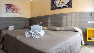 Zimmersafe, Bügeleisen/Bügelbrett, kostenloses WLAN