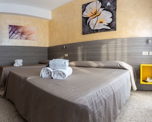 In-room safe, iron/ironing board, free WiFi - HOTEL LAURA (Ca' Ballarin)