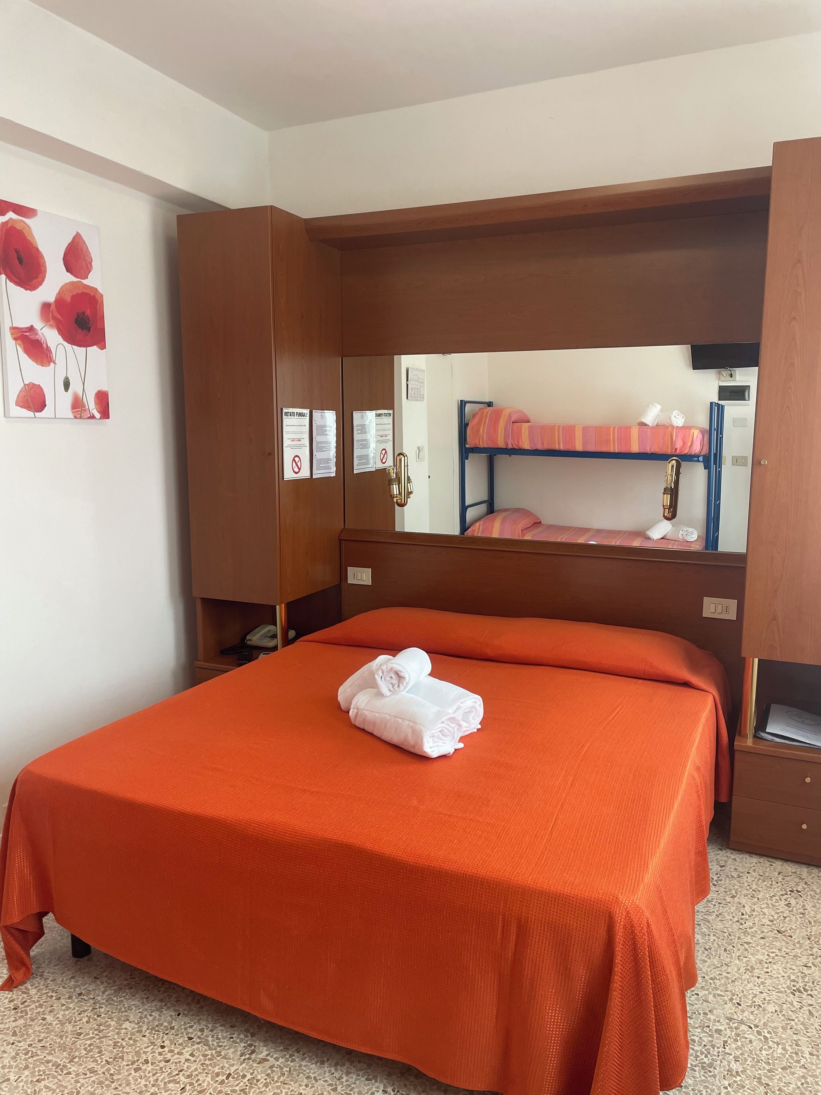 Classic Quadruple Room | In-room safe, iron/ironing board, free WiFi