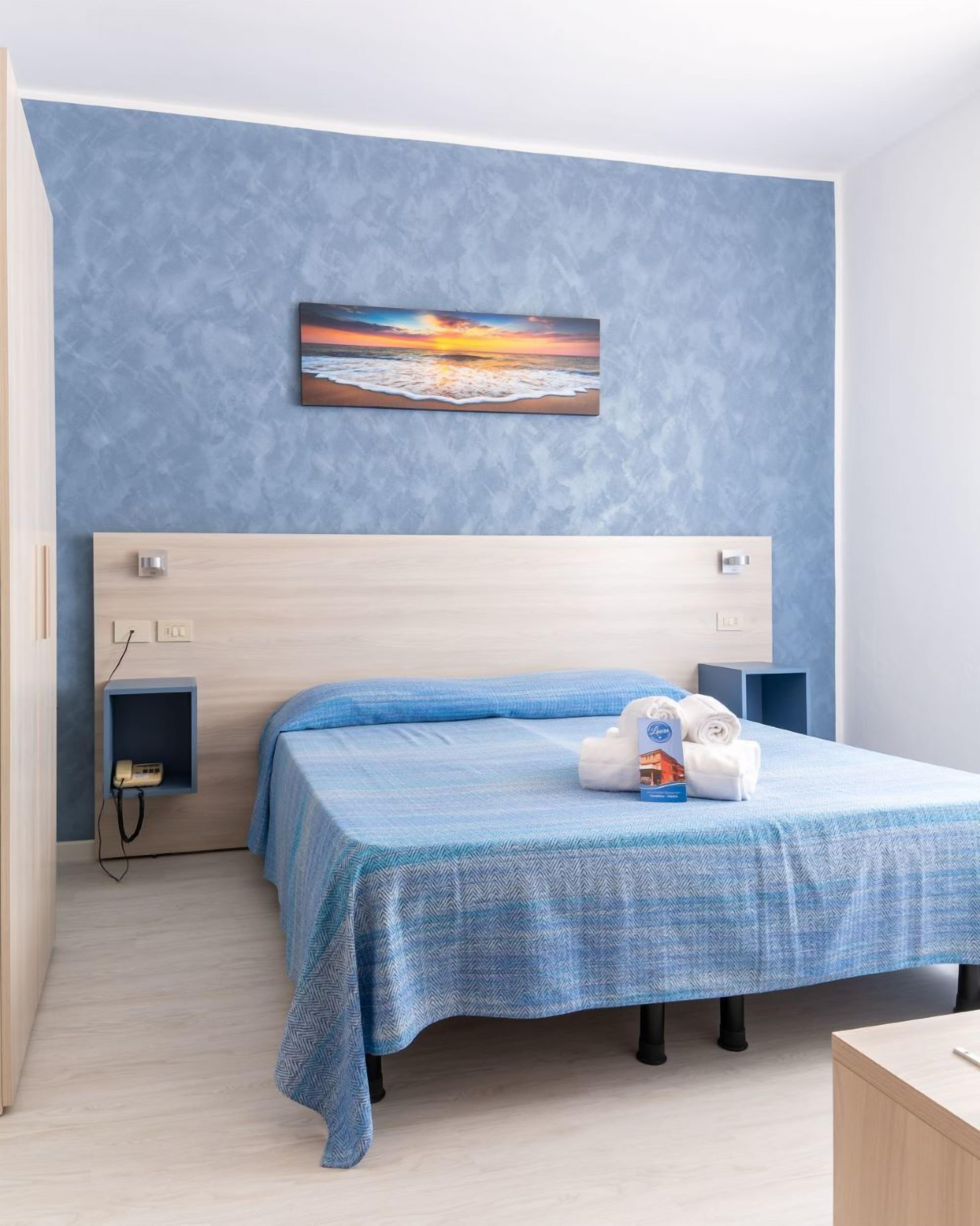 Double or Twin Room | In-room safe, iron/ironing board, free WiFi