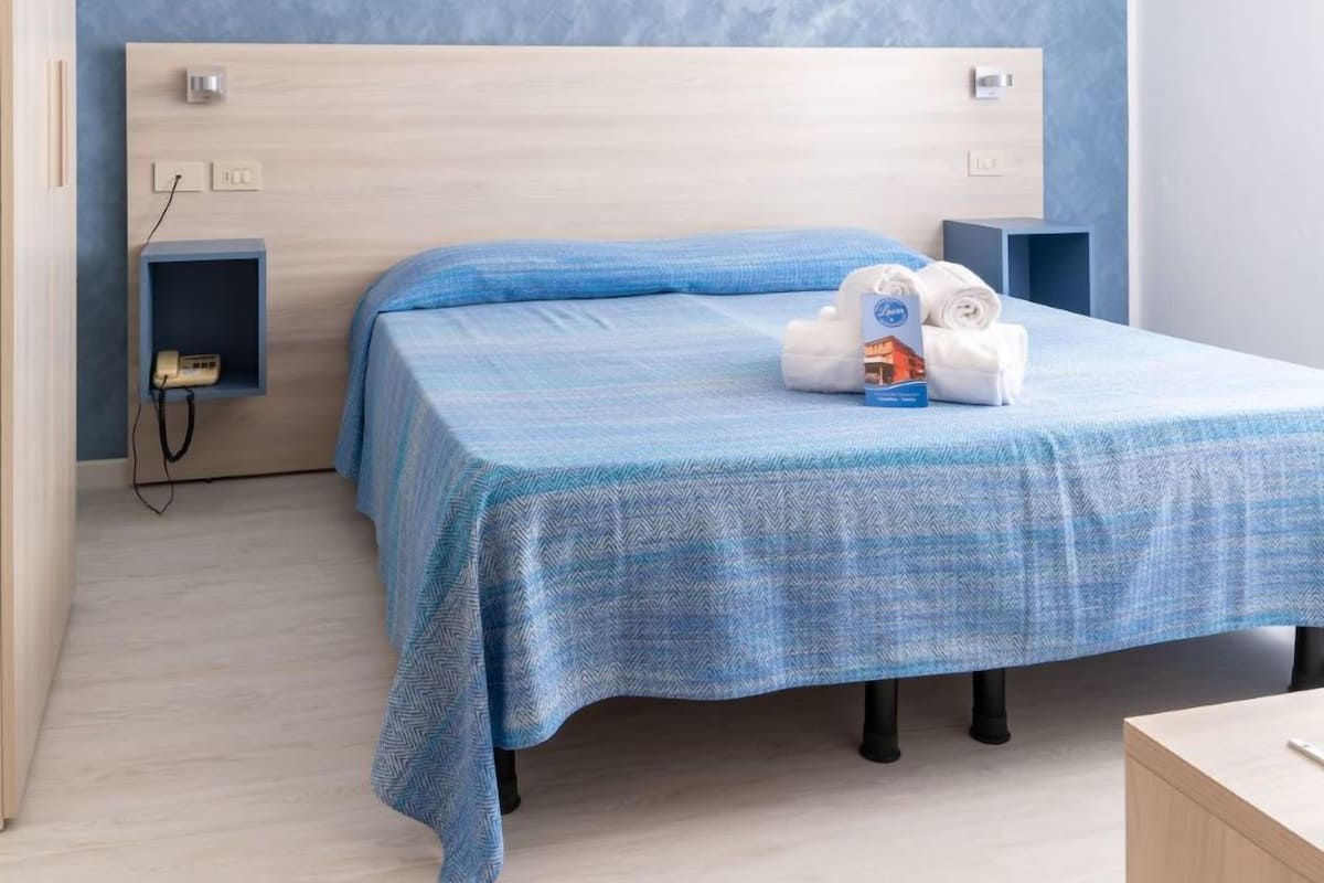 Double or Twin Room | In-room safe, iron/ironing board, free WiFi