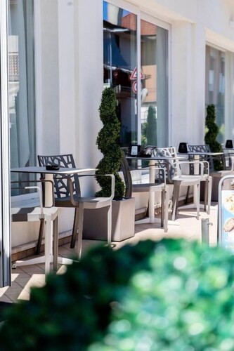 HOTEL LAURA