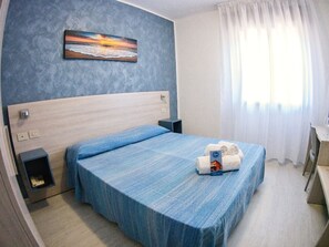Double or Twin Room | In-room safe, iron/ironing board, free WiFi - HOTEL LAURA (Ca' Ballarin)