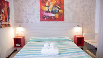 خزنة داخل الغرفة ومكواة/لوح كي وواي فاي مجانًا