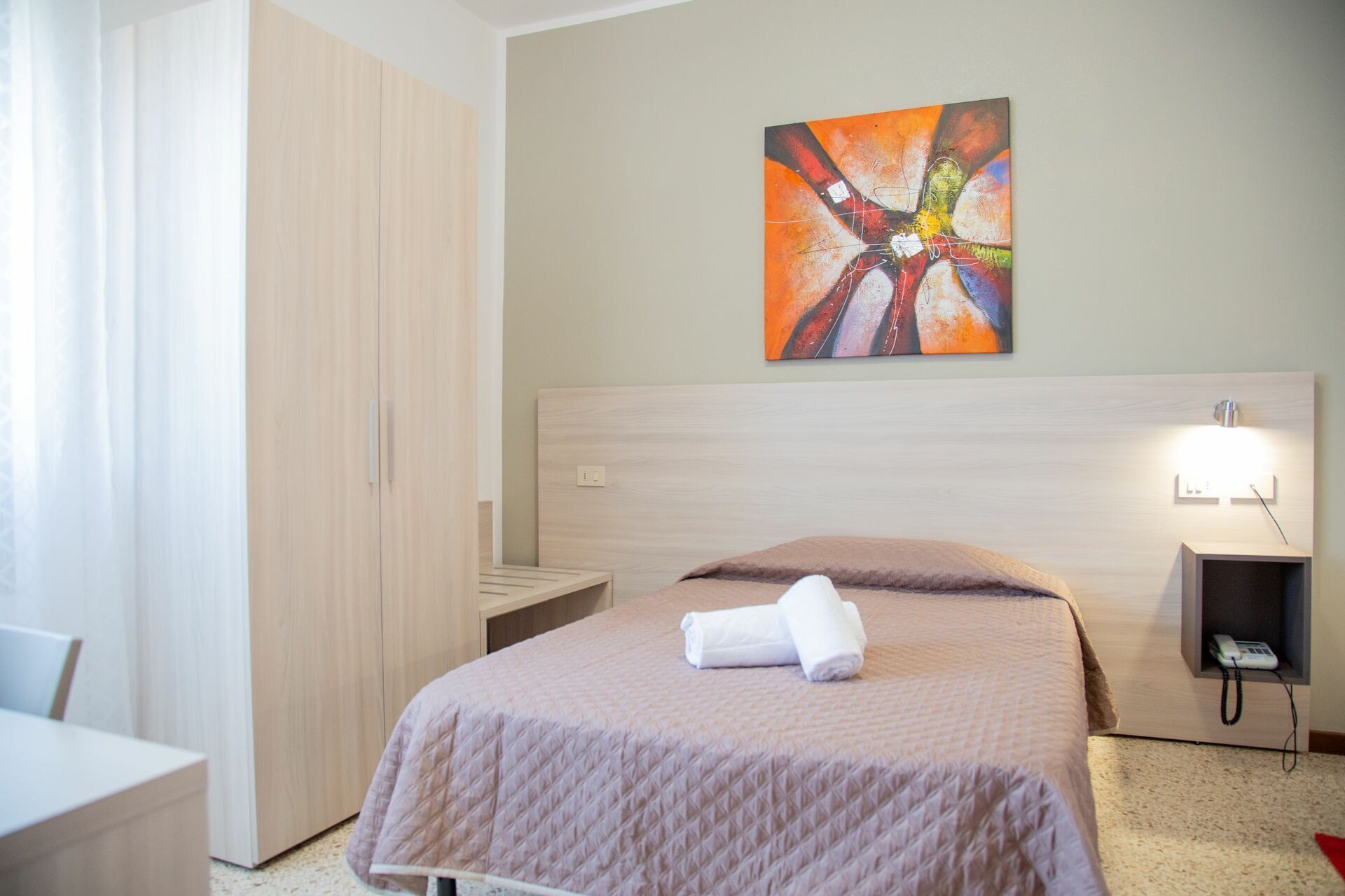 Basic Single Room | In-room safe, iron/ironing board, free WiFi