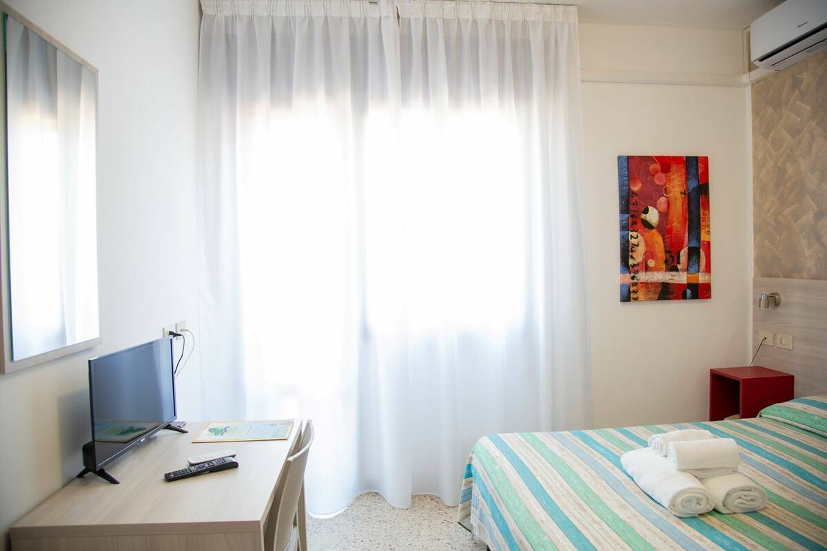 ห้องเบสิกดับเบิลหรือทวิน, ระเบียง, วิวเมือง | ตู้นิรภัยในห้องพัก, เตารีด/โต๊ะรีดผ้า, Wi-Fi ฟรี