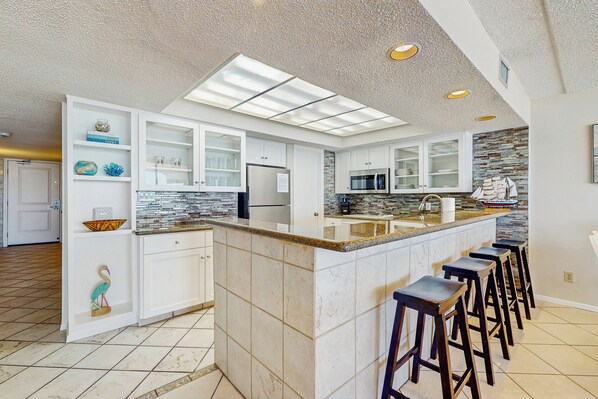 Coffee/tea maker, fridge, microwave, stovetop - 10th-Floor 3BR w/ Balcony: Suntide III - Unit 1006 (South Padre Island)