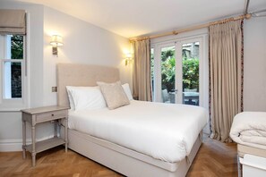 WiFi, bed sheets - Hidden Secrets, by Veeve (London)