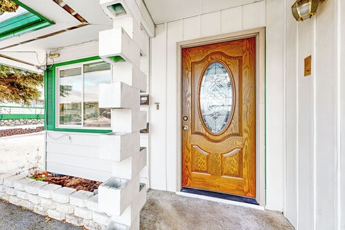 4BR Dog-Friendly Home & Close to Mountains