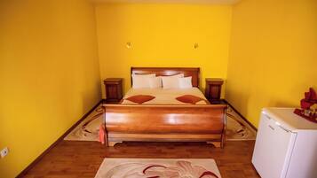 Laptop workspace, iron/ironing board, free WiFi