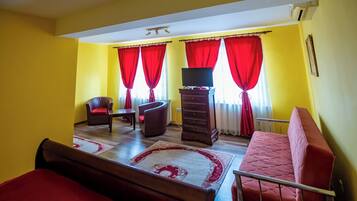 Laptop workspace, iron/ironing board, free WiFi